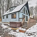 Charming Pocono Lake Cabin With Hot Tub And Fire Pit