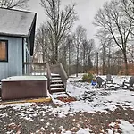 Charming Pocono Lake Cabin With Hot Tub And Fire Pit