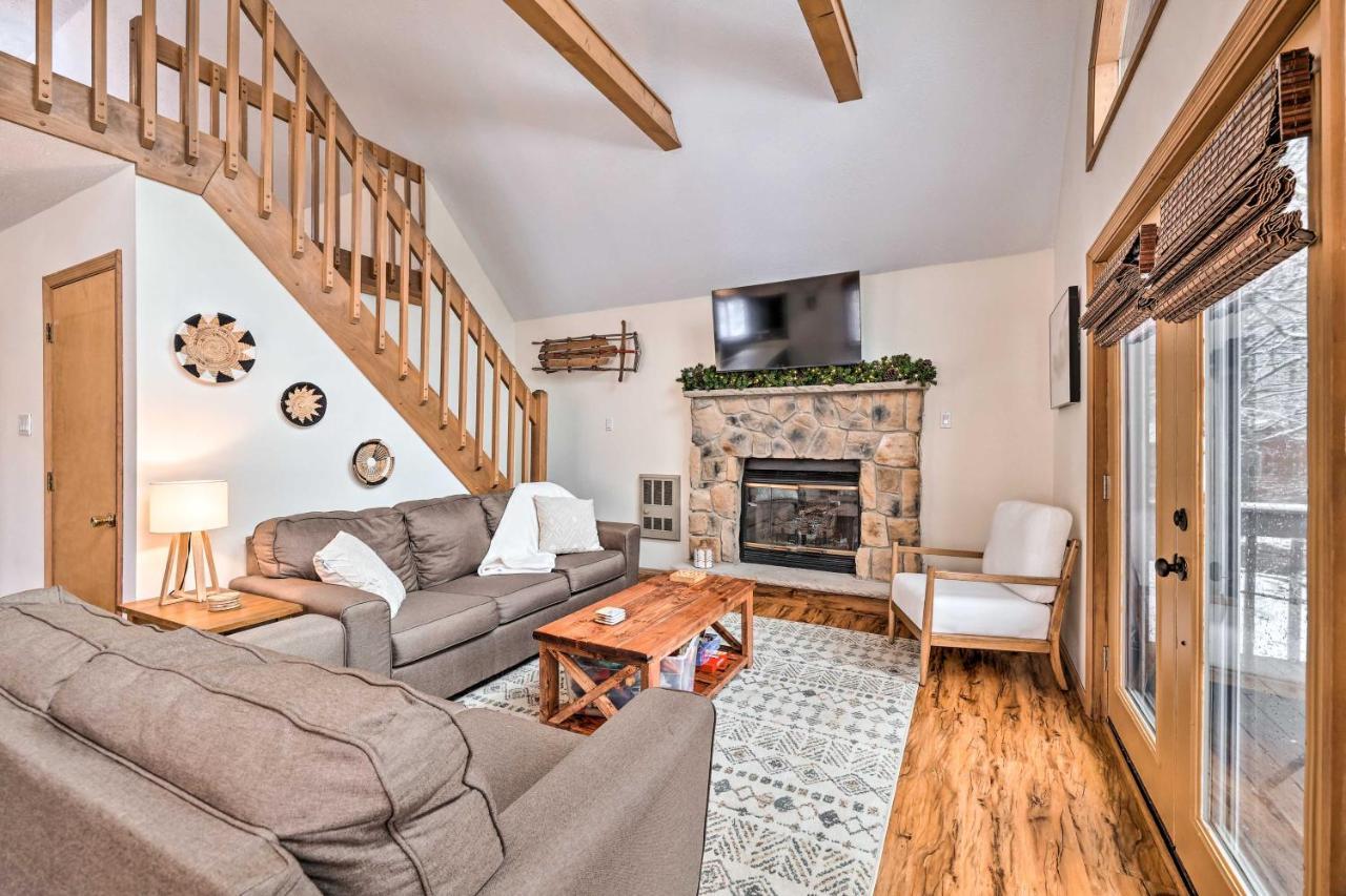 Charming Pocono With Hot Tub And Fire Pit