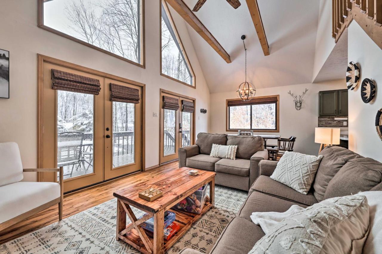 Charming Pocono With Hot Tub And Fire Pit