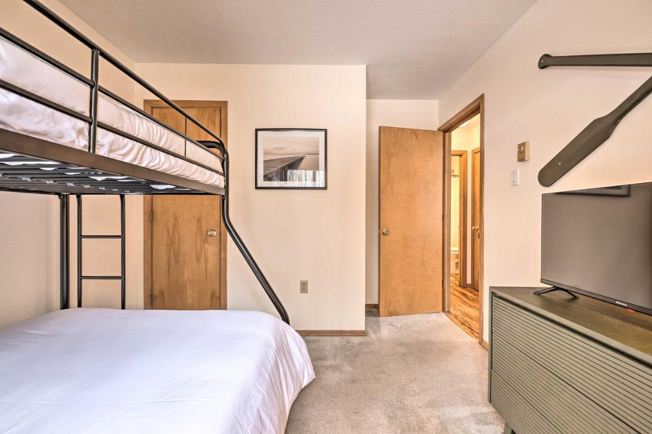 Holiday home Charming Pocono With Hot Tub And Fire Pit Pocono Lake