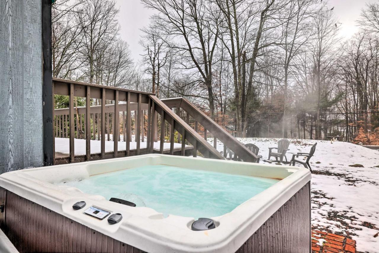 Charming Pocono With Hot Tub And Fire Pit Pocono Lake